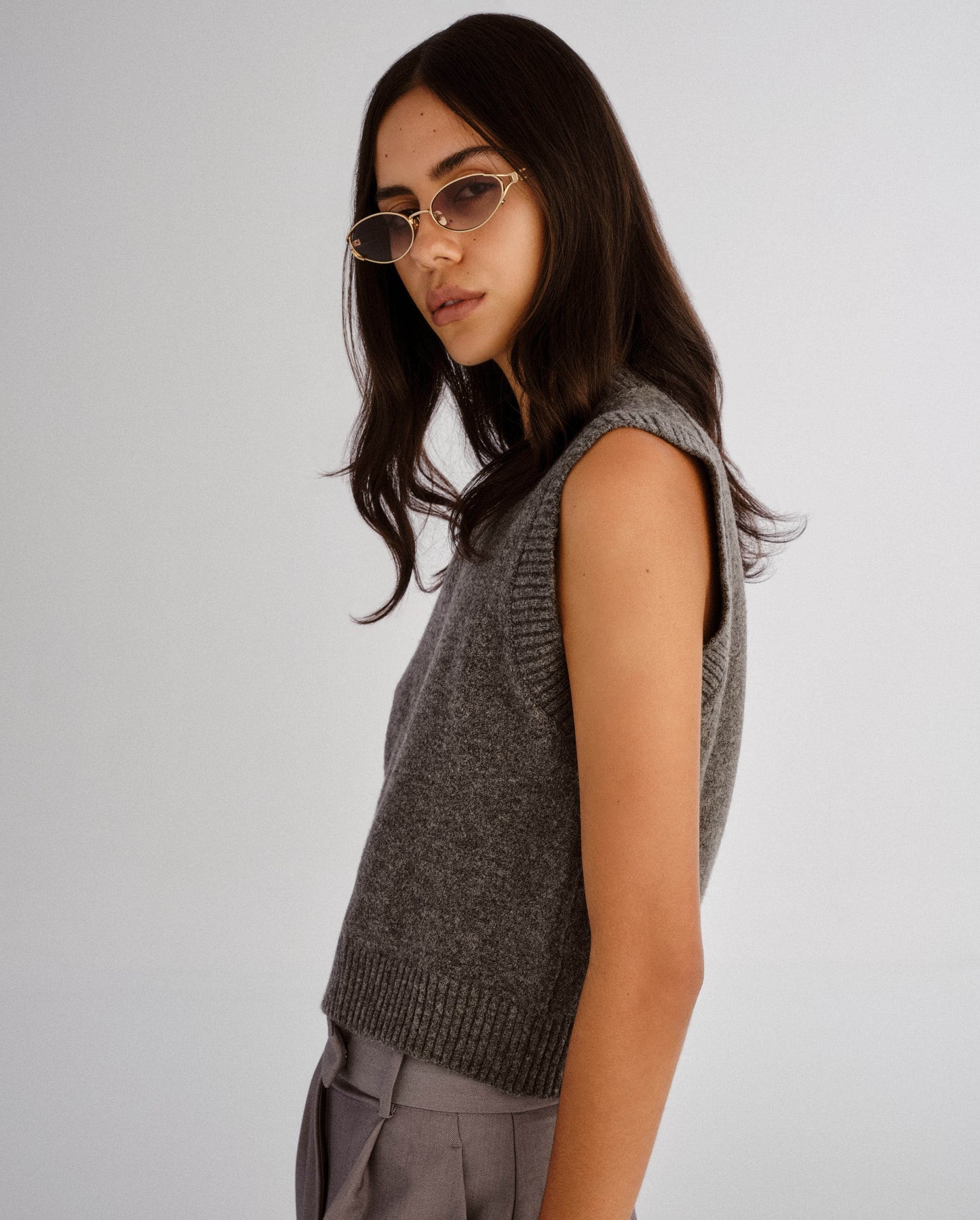 The Paloma Gold Charcoal Female Oval Sunglasses | Luv Lou