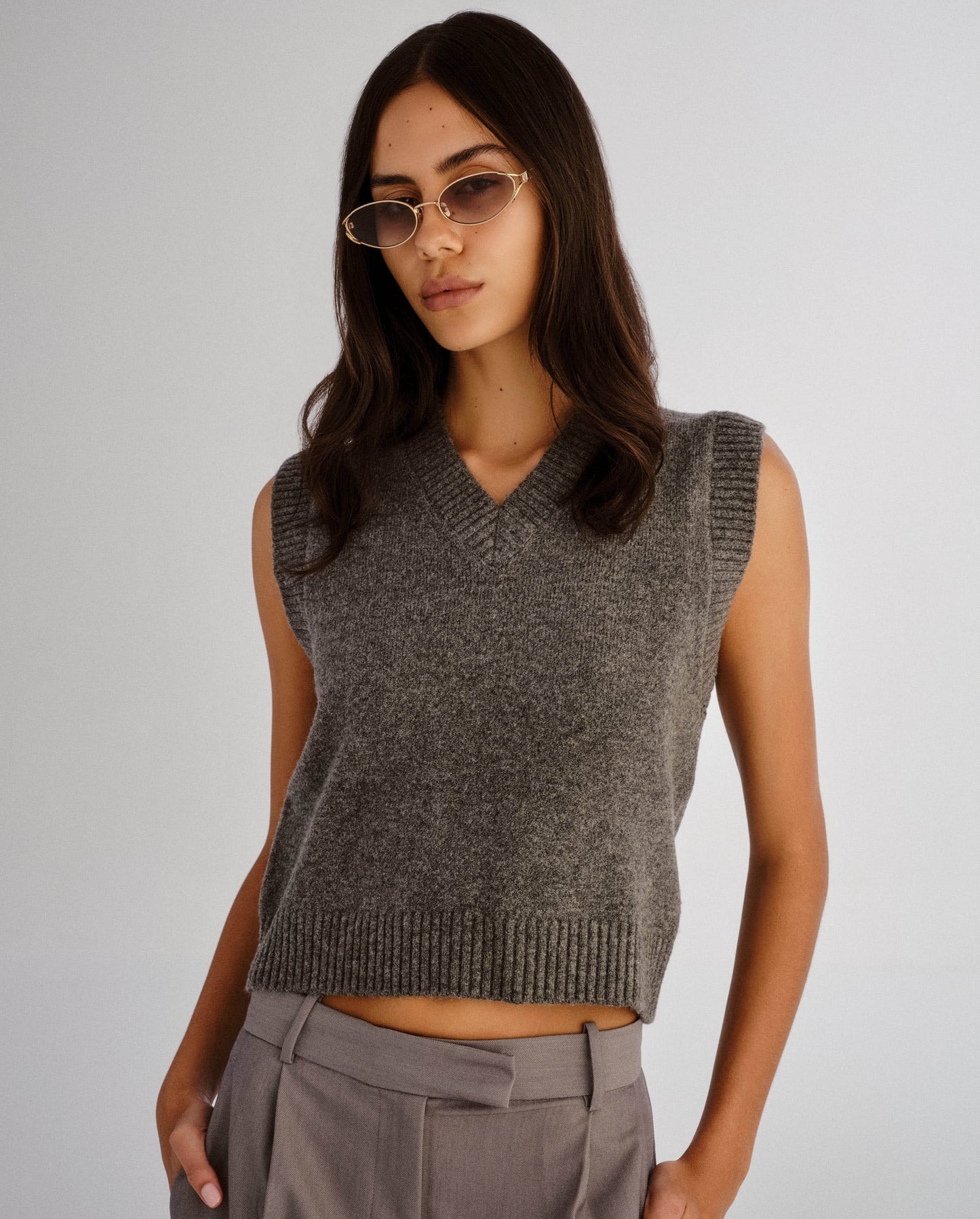 The Paloma Gold Charcoal Female Oval Sunglasses | Luv Lou